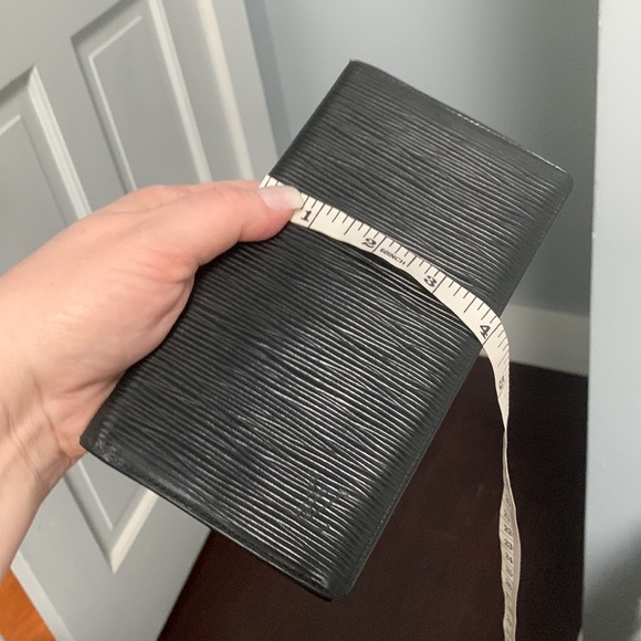 1994 authentic Louis Vuitton black Epi leather long wallet / checkbook holder - Picture 16 of 16